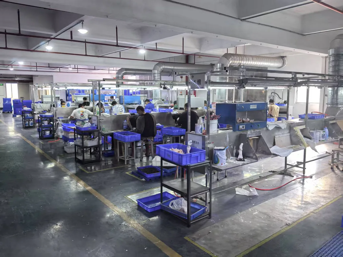 Spray painting workshop — automated conveyor line